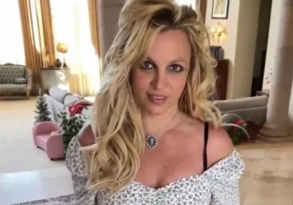 Брітні Спірс приголомшила фанатів новим танцювальним відео з конфузом у гардеробі