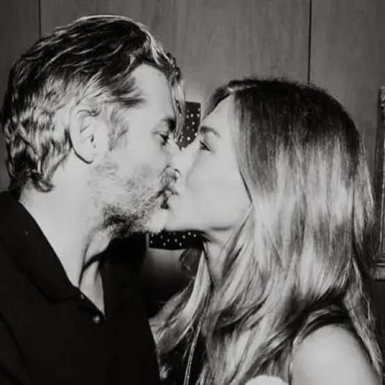 Дженніфер Еністон відсвяткувала 57-річчя на інтимному побаченні з Джимом Кертісом