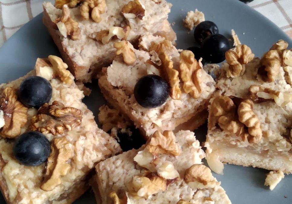 Рецепти:   Смачний ніжний домашній яблучний пиріг із горіховим кремом