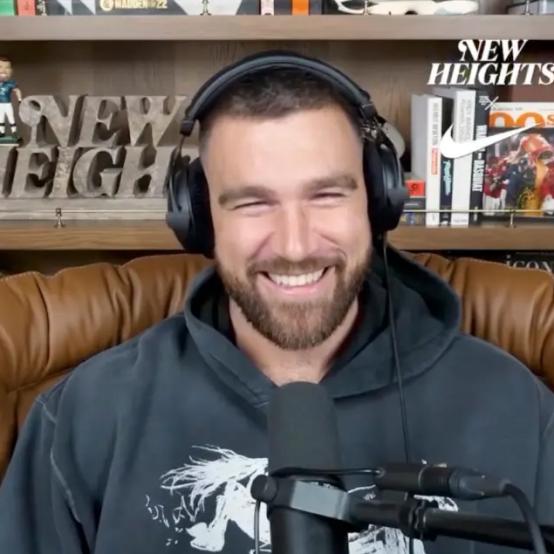 Тревіс Келсі збурив мережу зухвалою валентинкою з натяком на пісню Тейлор Свіфт Wood