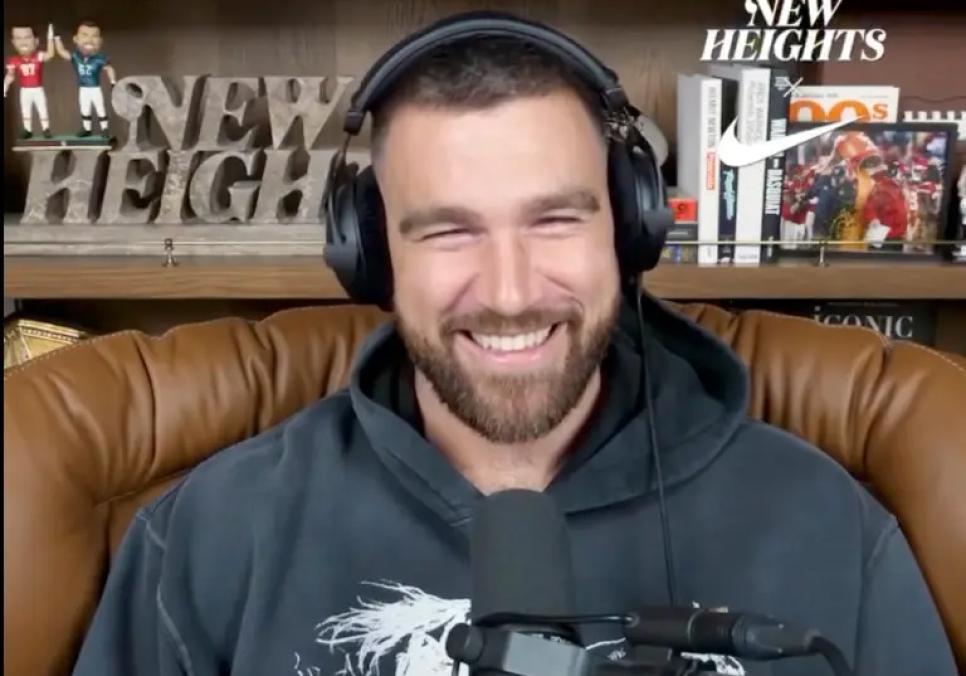 Тревіс Келсі збурив мережу зухвалою валентинкою з натяком на пісню Тейлор Свіфт Wood