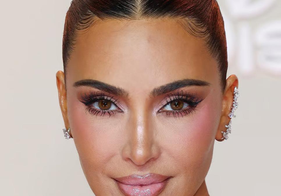 Кім Кардаш'ян звинуватили у надмірному використанні фотошопу для обкладинки журналу