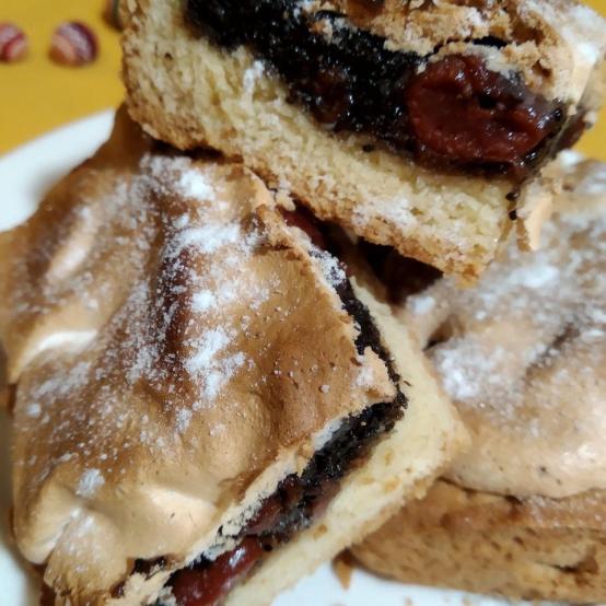 Рецепти:   Смачний ароматний пиріг з маком і вишнями