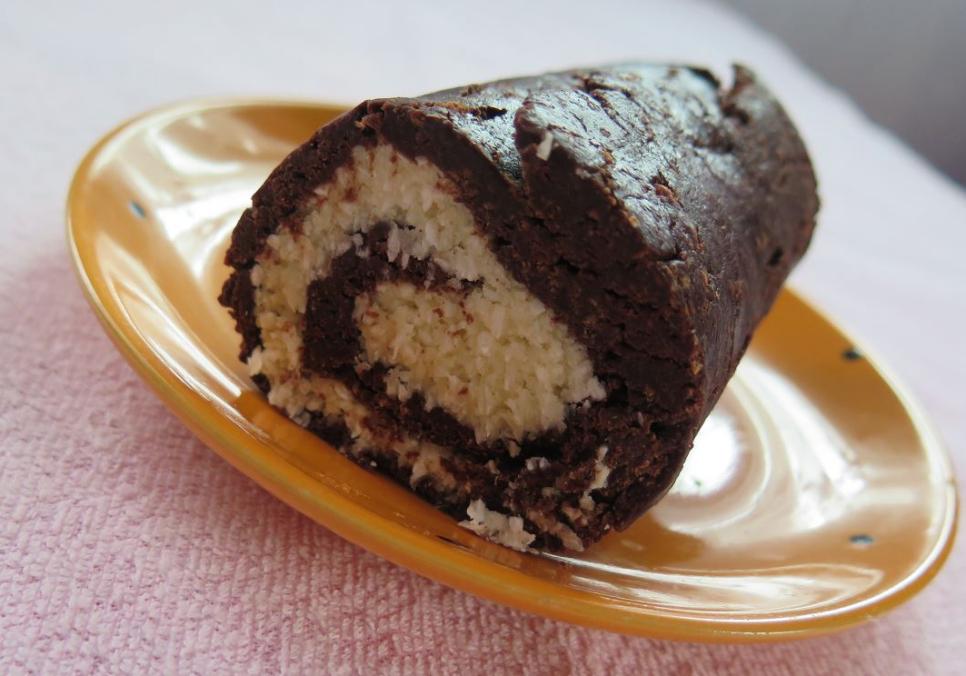 Рецепти:    Смачний ніжний рулет «Баунті»  (без випікання)