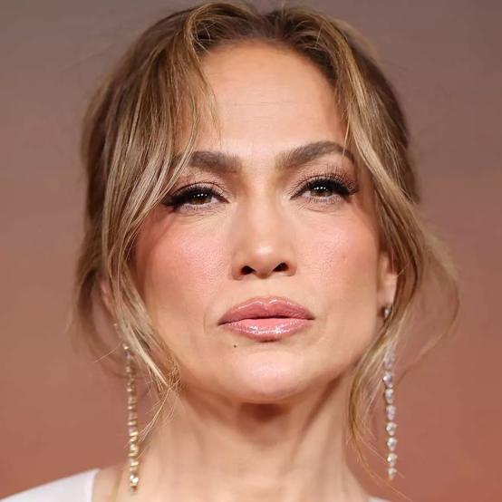 Дженніфер Лопес зворушила мережу привітанням близнюків з повноліттям