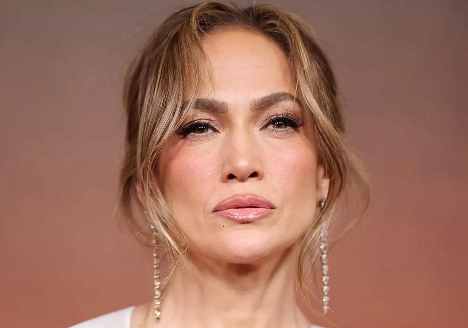 Дженніфер Лопес зворушила мережу привітанням близнюків з повноліттям