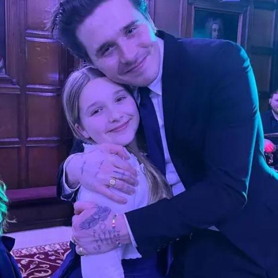 Гарпер Бекхем закликає до миру в родині через зворушливе фото з братами