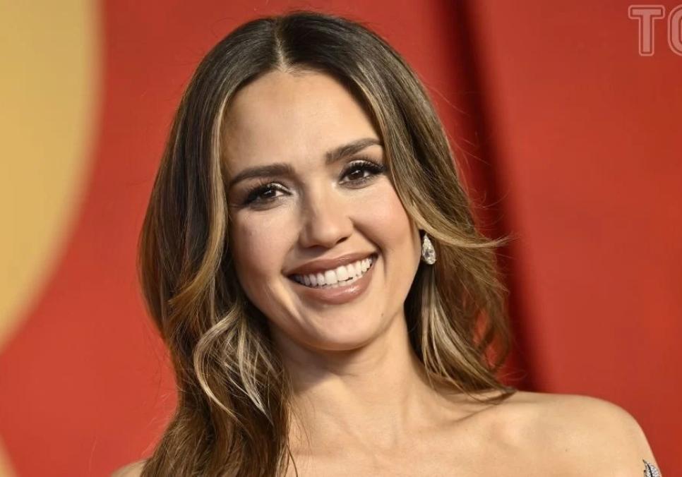 Джессіка Альба з'явилася на Тижні моди в Мілані разом із 14-річною донькою