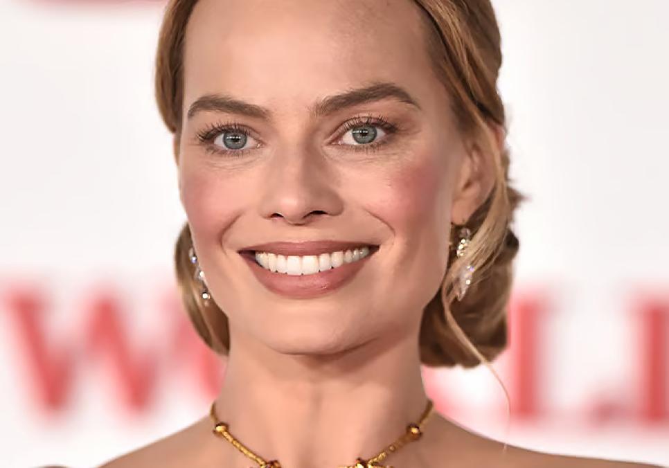 Марго Роббі вразила фанатів «волосяною» сукнею на прем'єрі «Грозового перевалу»