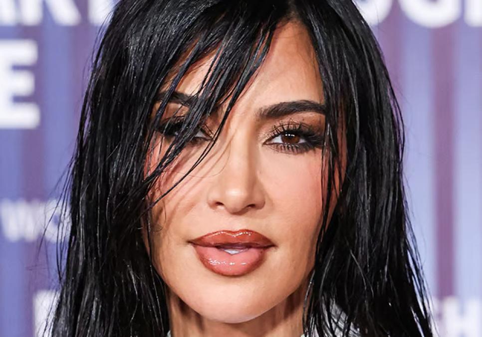 Кім Кардаш’ян епатувала Лос-Анджелес шкіряним тренчем у спекотну погоду