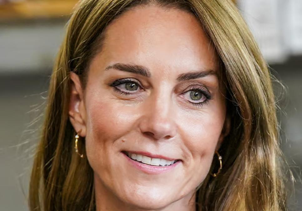 Кейт Міддлтон підкорила Уельс яскравим помаранчевим пальтом із вінтажної вовни