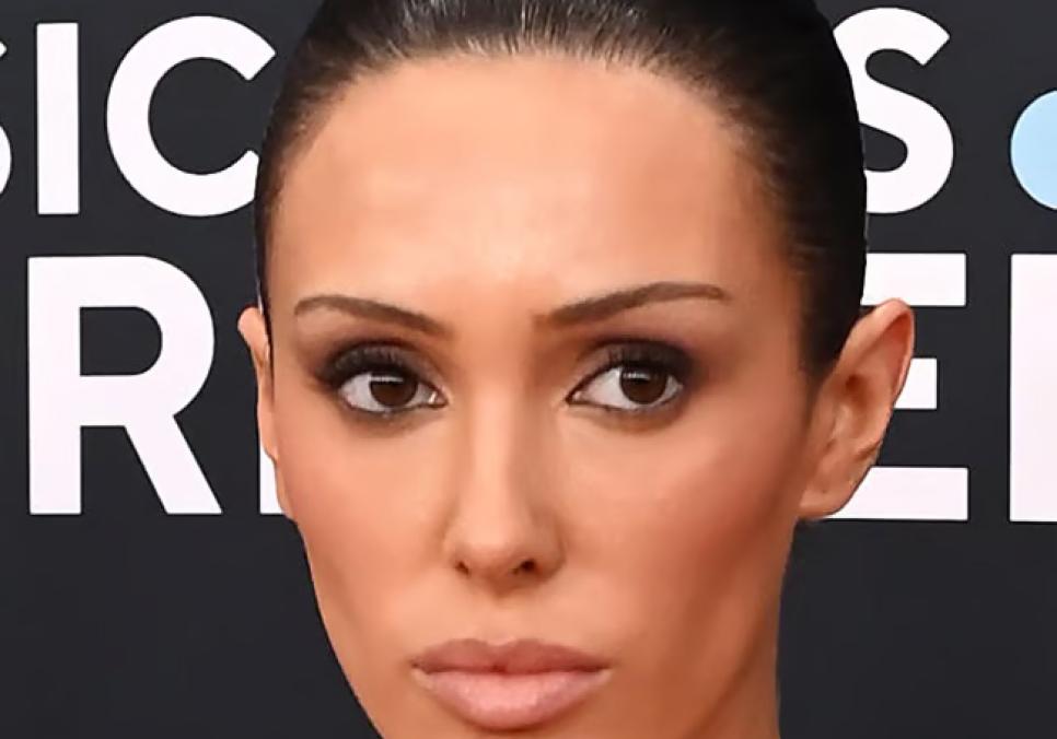 Б’янка Цензорі здивувала шанувальників «скромним» образом на нових фото з Каньє Вестом