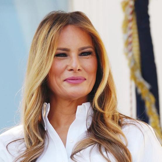 Меланія Трамп вразила розкішним образом на промові про стан країни