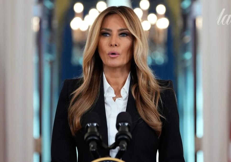 Меланія Трамп передала свою інавгураційну сукню до Смітсонівського музею