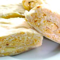 Рецепти:  Смачний домашній рулет з лаваша із сиром і яйцем