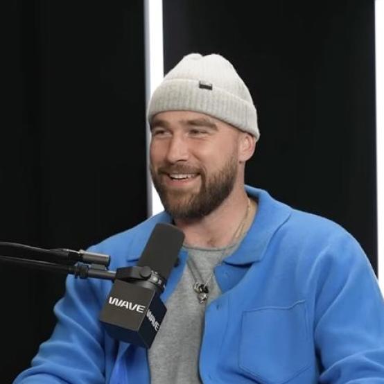 Тревіс Келсі обрав кашемір від Джіджі Хадід для дебюту в подкасті своєї невістки