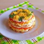 Рецепти:  Смачний поживний ніжний салат «Мімоза» з тунцем та маринованою цибулею