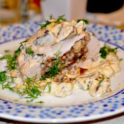 Рецепти:    Смачні апетитні курячі грудинки, фаршировані гречкою та печерицями