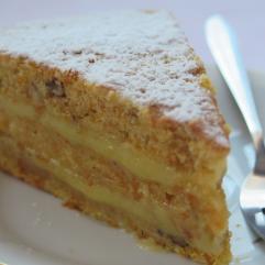 Рецепти:   Смачний цікавий домашній морквяний торт із заварним кремом