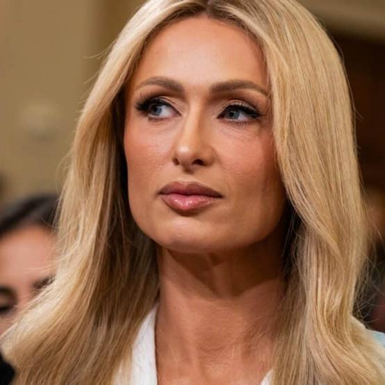 Періс Гілтон відсвяткувала 45-річчя відвертою та гламурною фотосесією