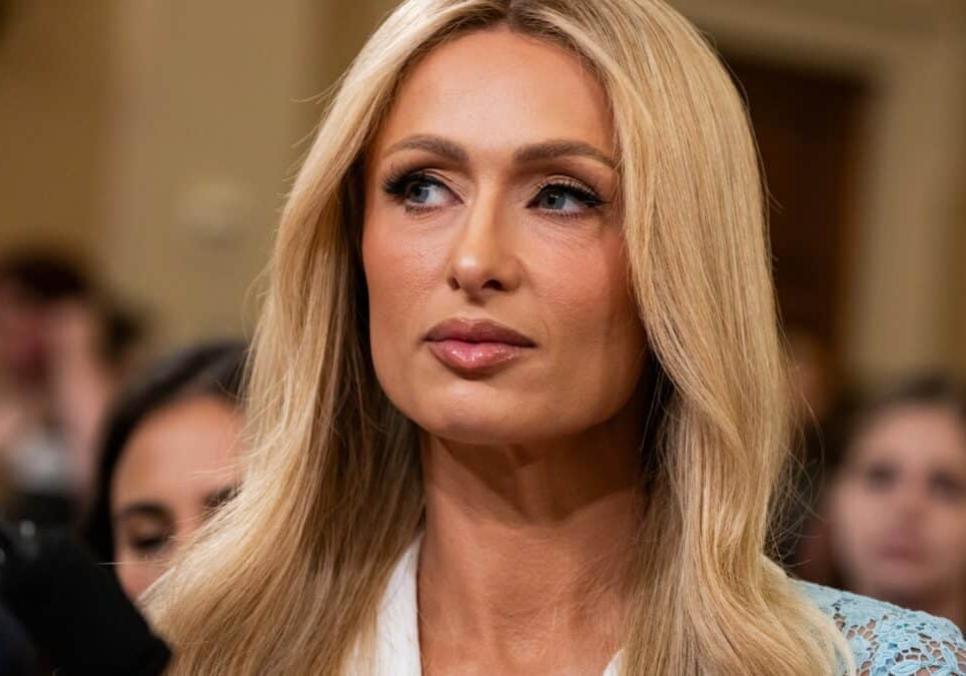 Періс Гілтон відсвяткувала 45-річчя відвертою та гламурною фотосесією