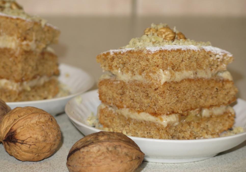 Рецепти:   Смачний ситний домашній горіховий торт