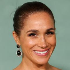 Меган Маркл підкорила Йорданію стильним білим костюмом та гуманітарною місією