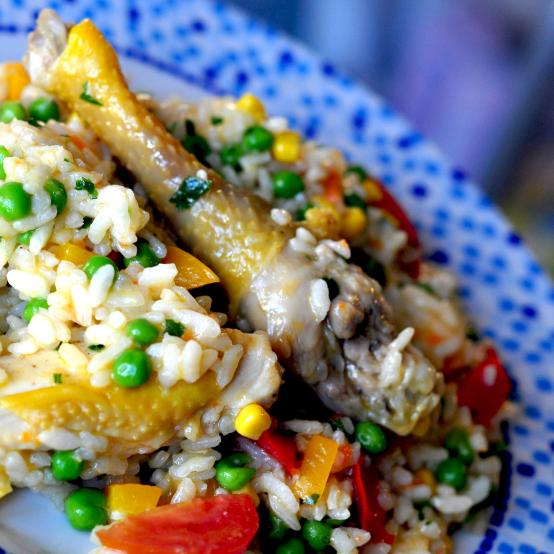 Рецепти:   Смачна апетитна ситна курочка з рисом по-каталонському