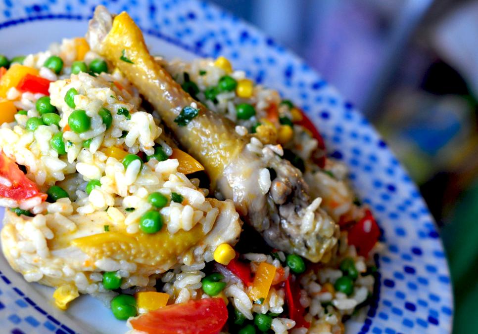 Рецепти:   Смачна апетитна ситна курочка з рисом по-каталонському