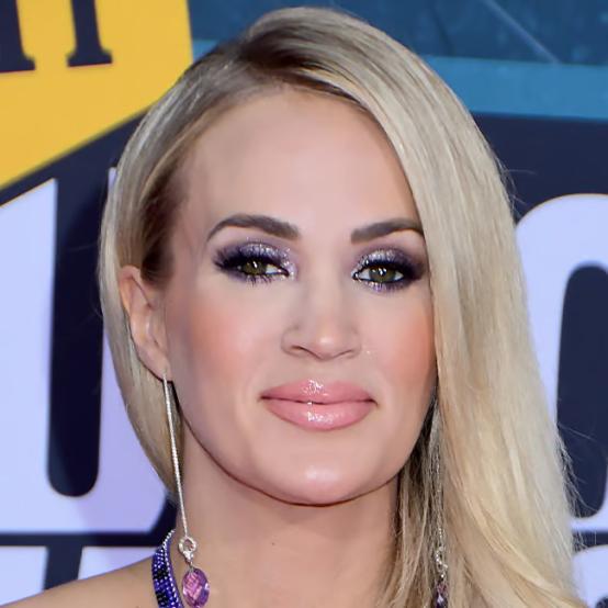 Керрі Андервуд приголомшила фанатів образом у помаранчевих штанах, але потрапила в скандал через коментарі