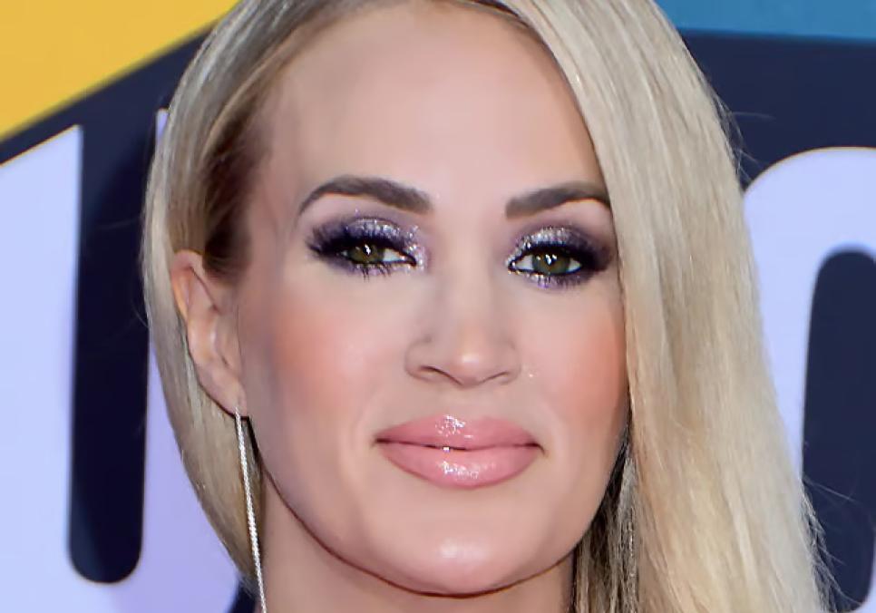 Керрі Андервуд приголомшила фанатів образом у помаранчевих штанах, але потрапила в скандал через коментарі