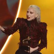 Майлі Сайрус спровокувала гучний скандал через ігнорування тріумфу Леді Гаги на  «Греммі-2026»