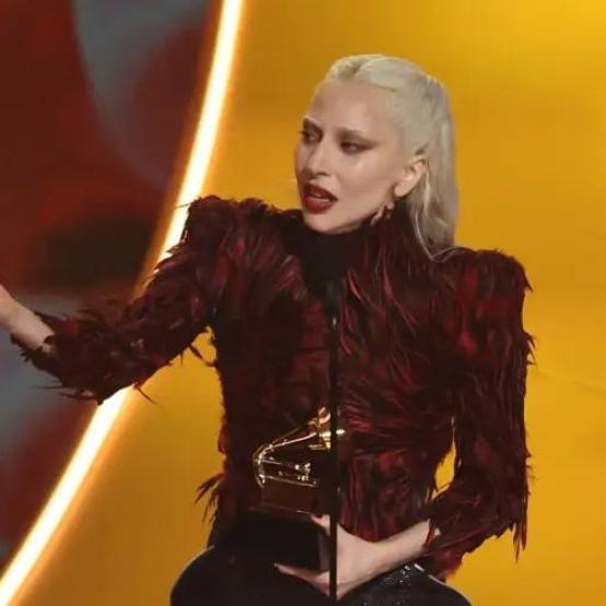 Майлі Сайрус спровокувала гучний скандал через ігнорування тріумфу Леді Гаги на  «Греммі-2026»