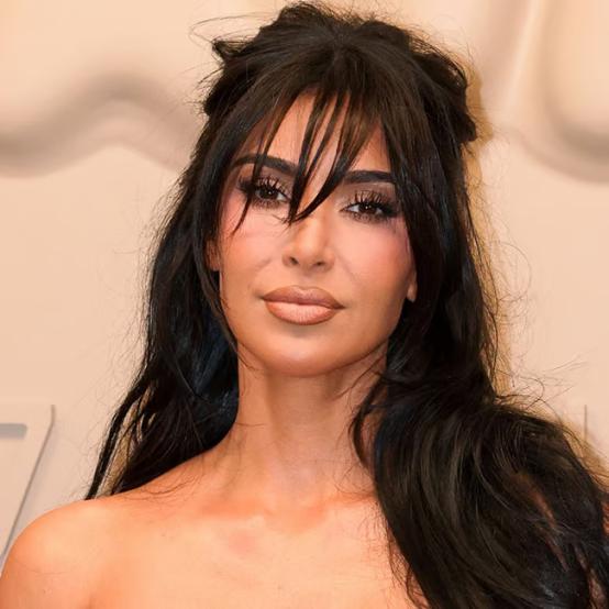 Кім Кардаш’ян розкритикували за невдалу спробу попрацювати касиром у Парижі