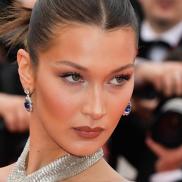 Белла Хадід тріумфально повернулася на подіум під час показу Prada