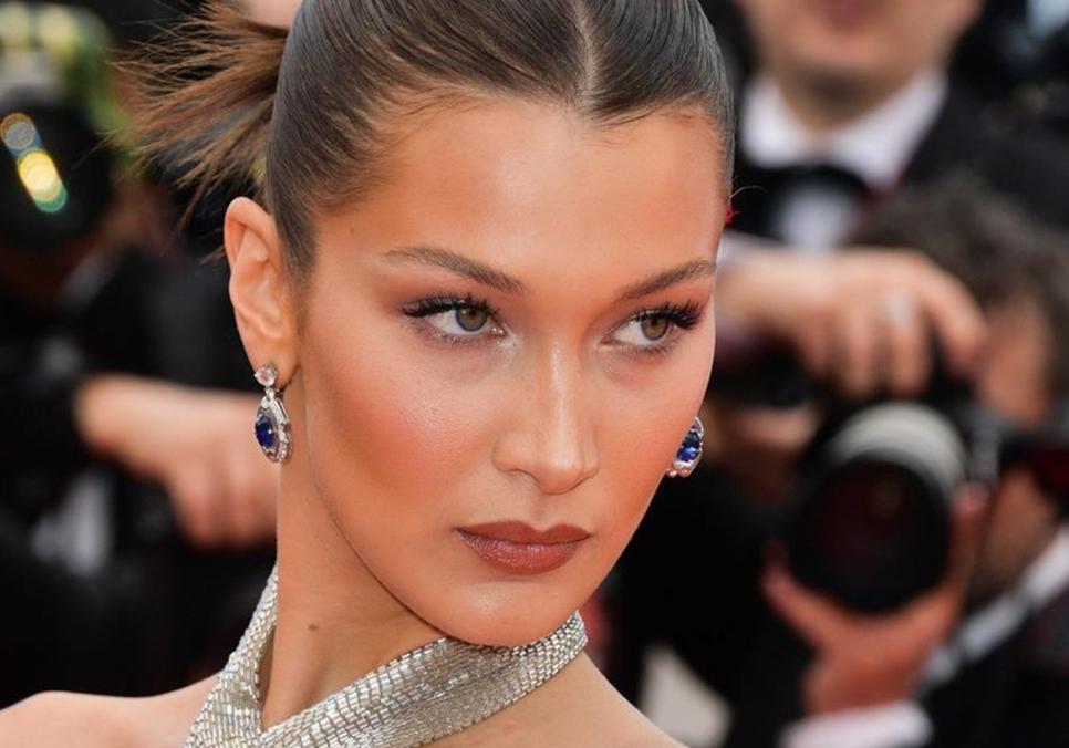 Белла Хадід тріумфально повернулася на подіум під час показу Prada