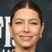 Джессіка Біл підкорила Каліфорнію стильним образом на презентації нового блокбастера Apple TV