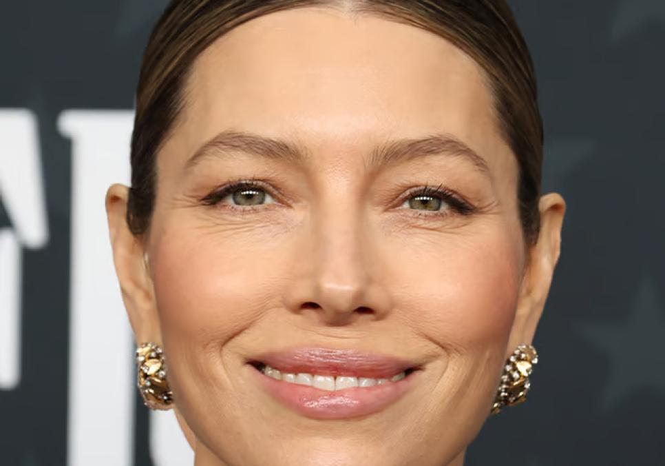 Джессіка Біл підкорила Каліфорнію стильним образом на презентації нового блокбастера Apple TV