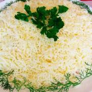 Рецепти:  Смачний домашній салат з рибою «Любительський»