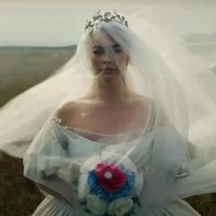 Марґо Роббі та Джейкоб Елорді підкорили киян у драмі «Буремний перевал»