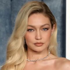 Джіджі Хадід зіткнулася з нищівною критикою в мережі через дивну ходу на засніженому подіумі