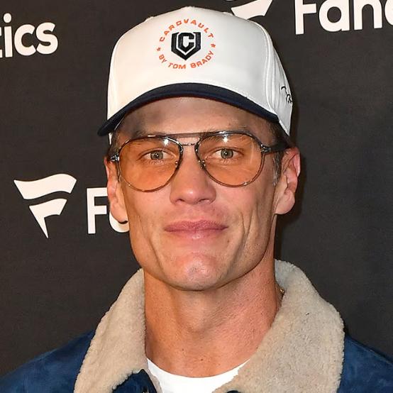 Том Брейді на Супербоулі LX: криза середнього віку чи новий європейський шик?