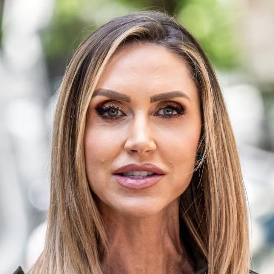 Лара Трамп стала об’єктом жорсткої критики в мережі через новий тренд макіяжу та сліпоту на брови