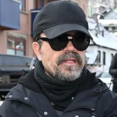 Пітер Дінклейдж урятував літню жінку на крижаних сходах Брукліну