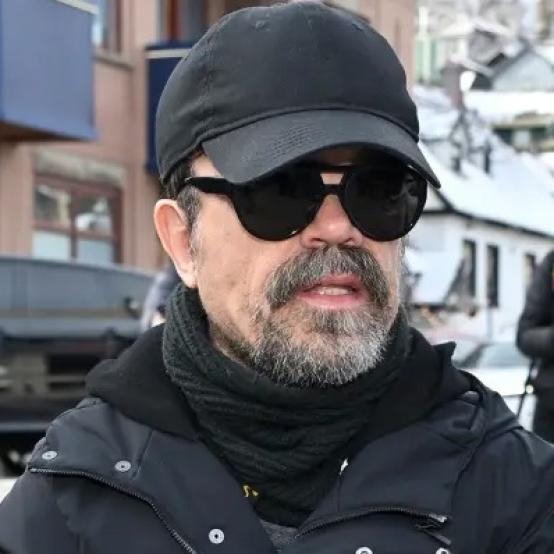 Пітер Дінклейдж урятував літню жінку на крижаних сходах Брукліну