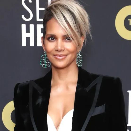 Голлі Беррі та Ван Гант демонструють ідилію під час нічної прогулянки Нью-Йорком