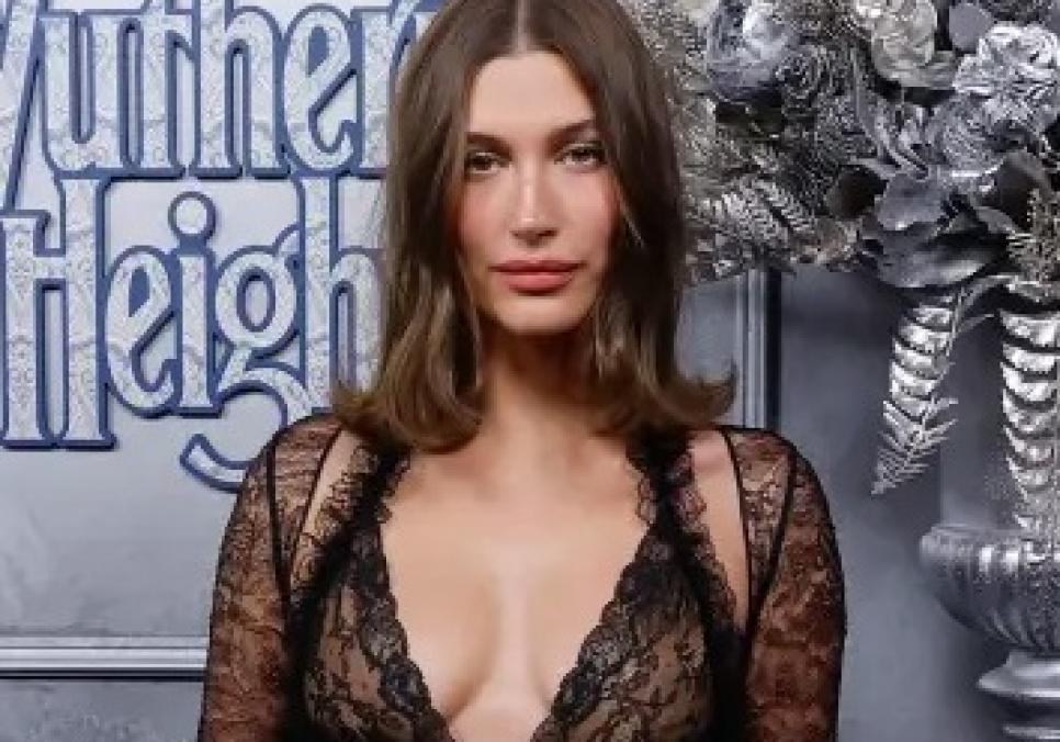 Гейлі Бібер підкорила Сідней у прозорій сукні на прем'єрі «Грозового перевалу»