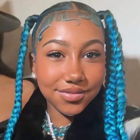 Норт Вест відзначила свій музичний дебют, проте отримала гучну критику в мережі