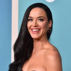 Кеті Перрі та Джастін Трюдо: перша спільна відпустка й поцілунок на заході сонця