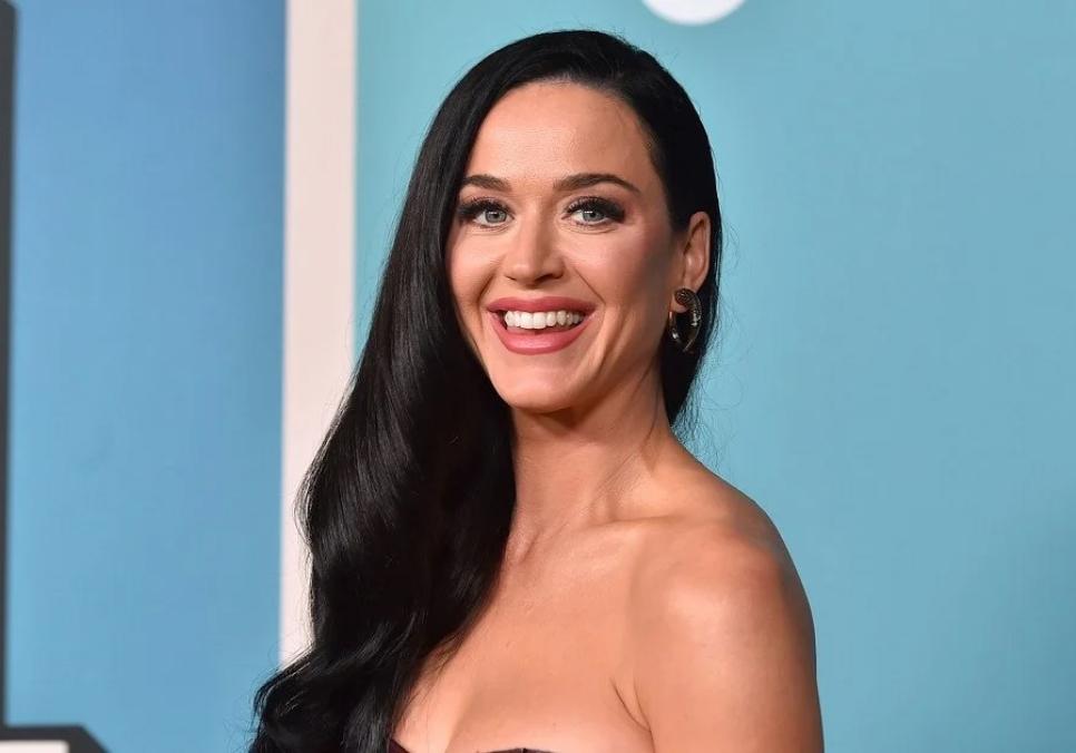 Кеті Перрі та Джастін Трюдо: перша спільна відпустка й поцілунок на заході сонця